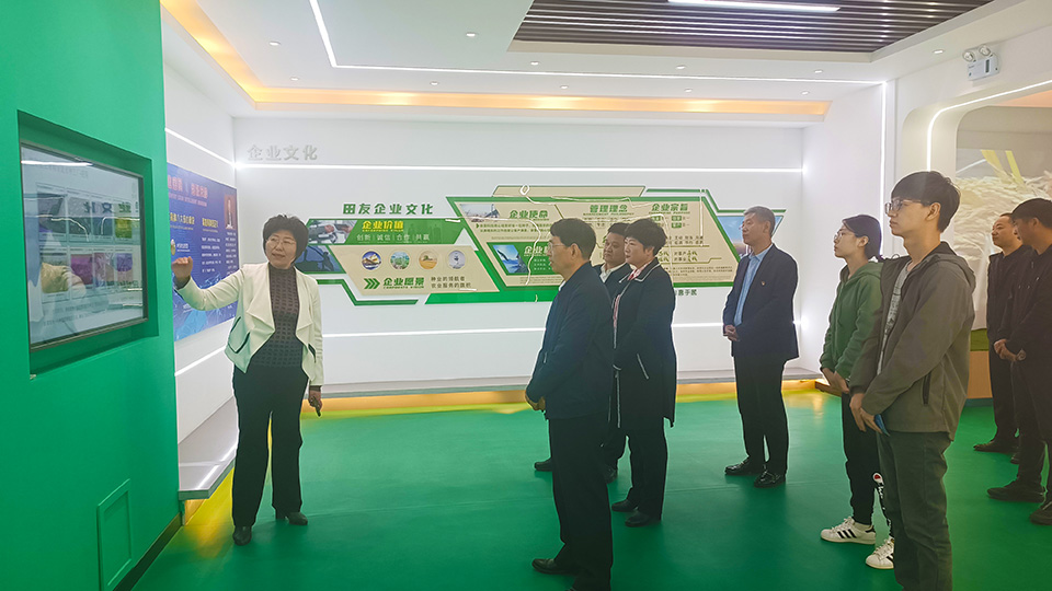 中国农科院专家调研2.jpg